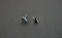 Load image into Gallery viewer, 3D Earrings_ silver, black - A.pair Earrings_contemporary jewelry